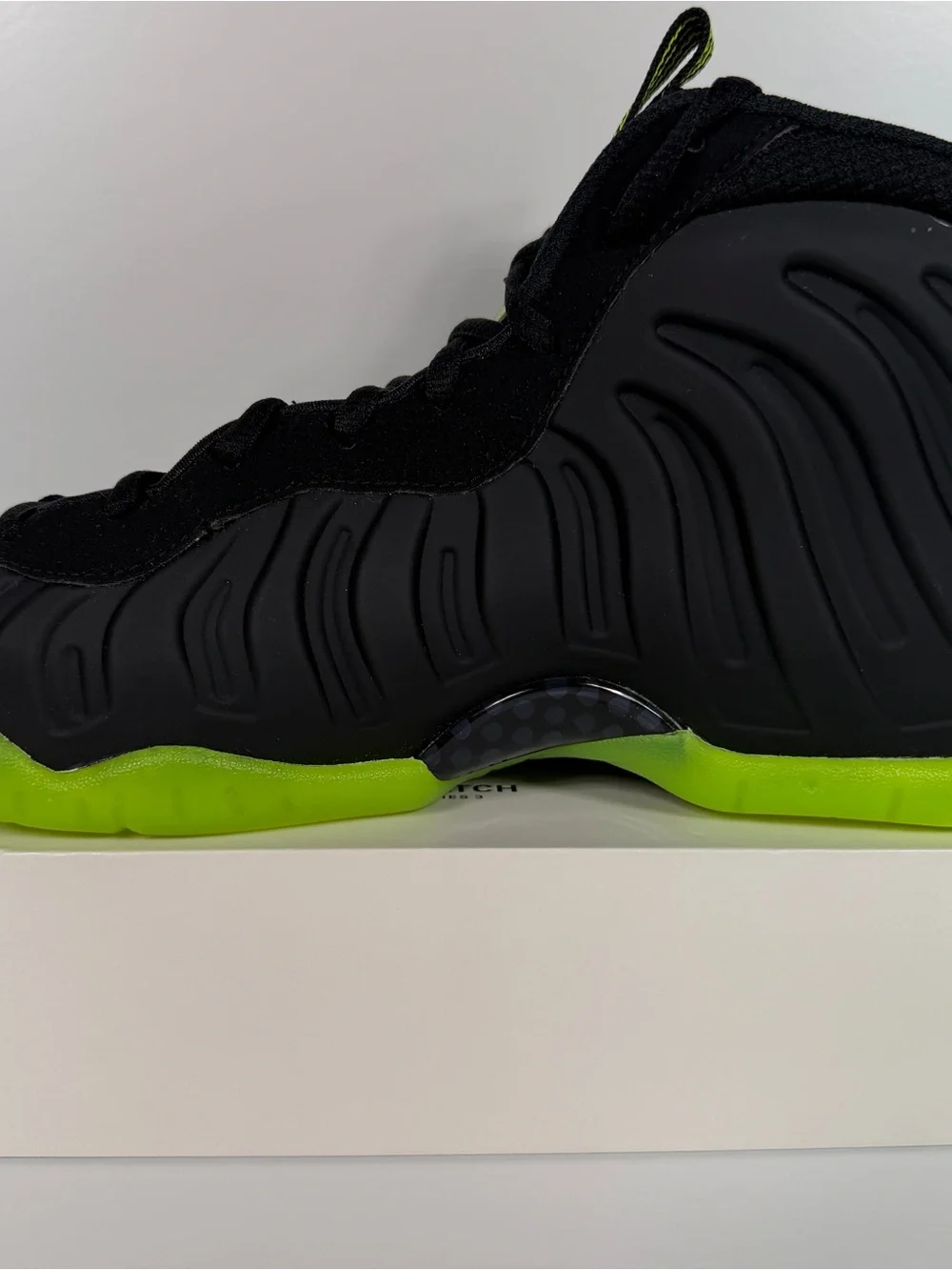 NIKE LITTLE POSITE ONE GS BLACK VOLT FOAMPOSITE KIDS SHOES SIZE 7Y NEON GREEN